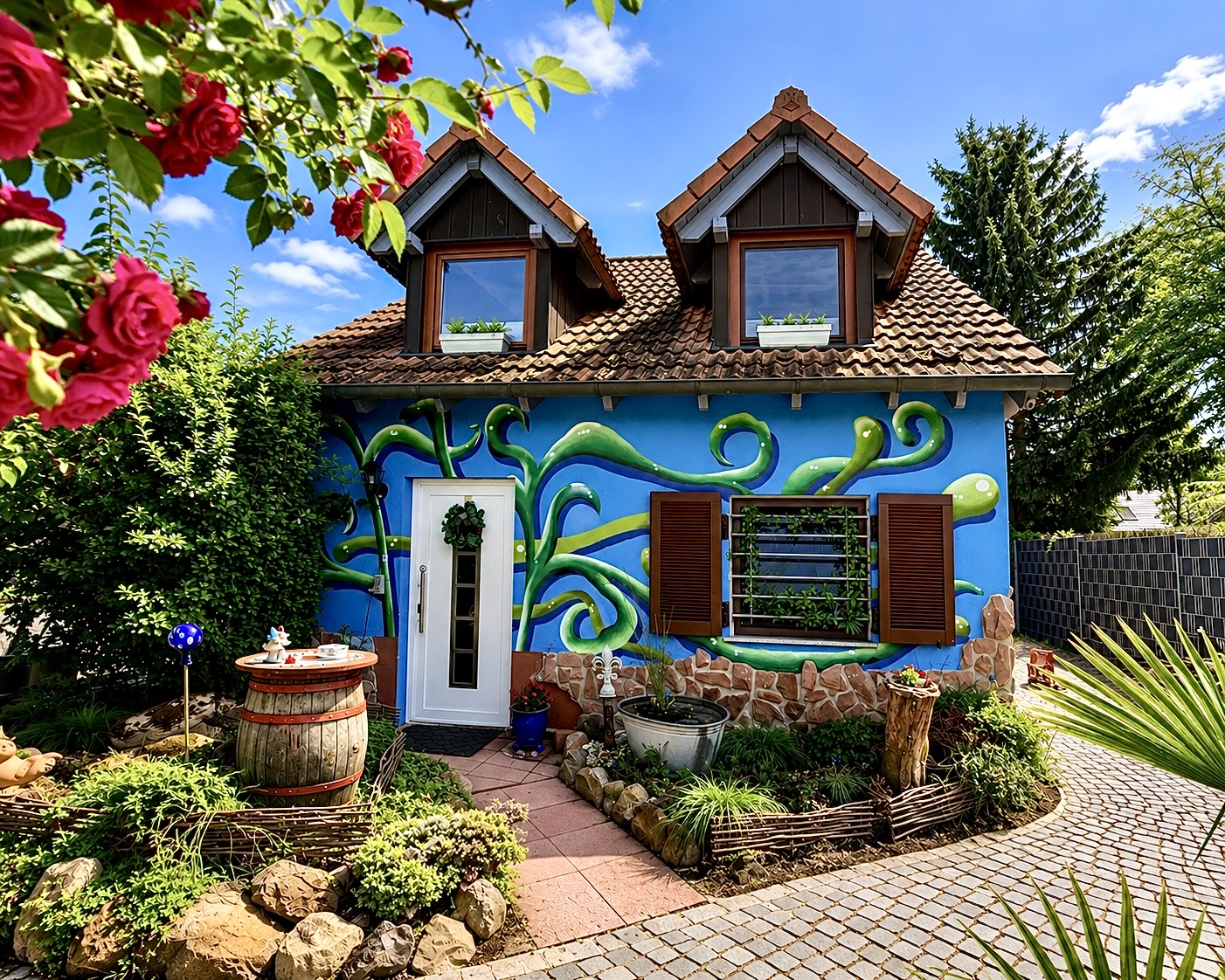 Hundesicher eingezäunter Garten mit Ferienhaus zur alleinigen Nutzung ALTA RIPA in Altrip in der Pfalz.